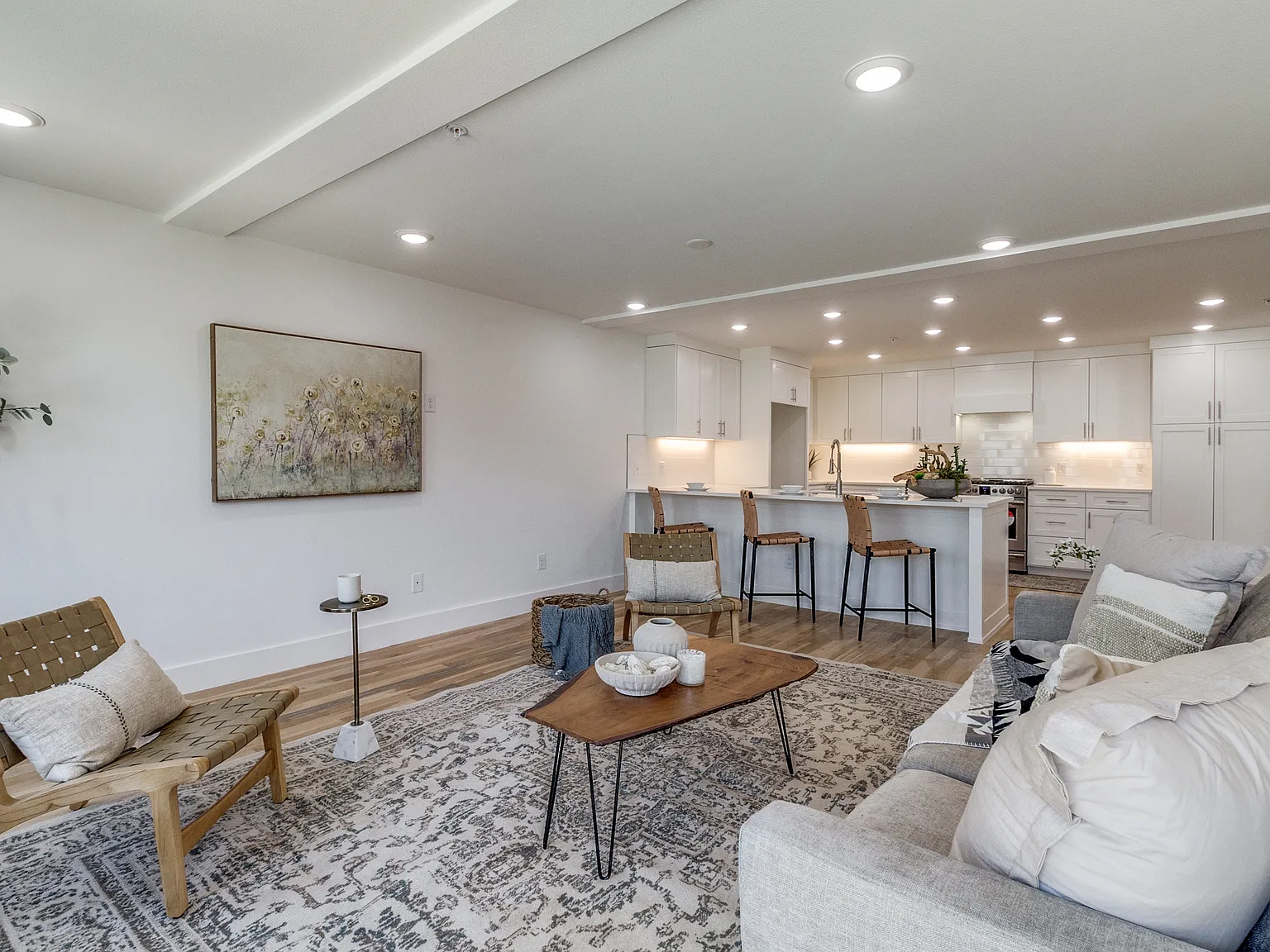 2 bed, 1961 sqft, $3,400 — Photo 4