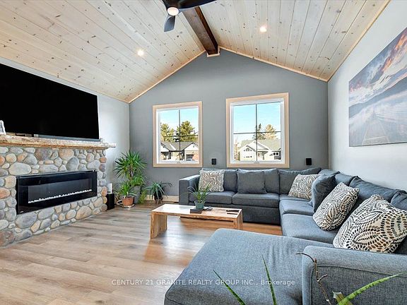 5th image of 10 Bancroft Ridge Dr