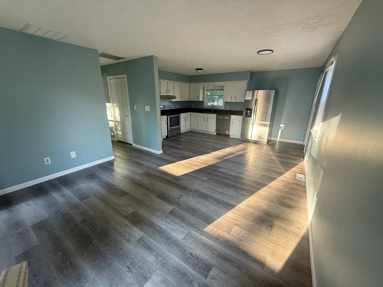 3 bed, 1.5 bath, 1020 sqft, $1,700 — Photo 3