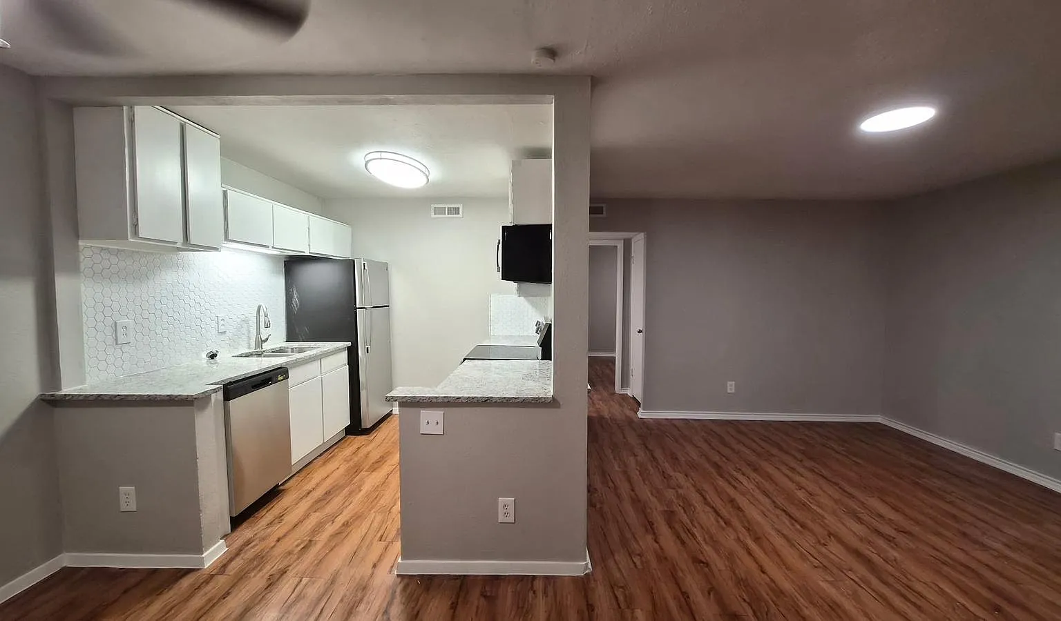 Dalipark Condominiums — Photo 3