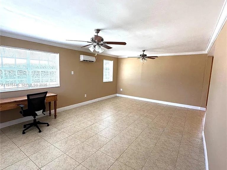 3101 SW 67th Ave — Photo 2