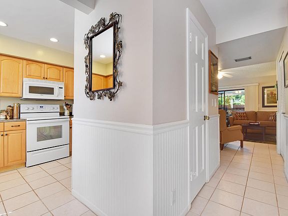 4th image of 415 N Cypress Dr APT 6