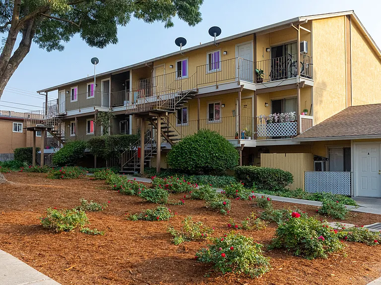 Alderwood Park Apartments — Photo 15