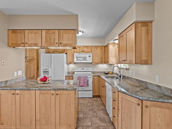 3rd image of 2278 El Verano Ct