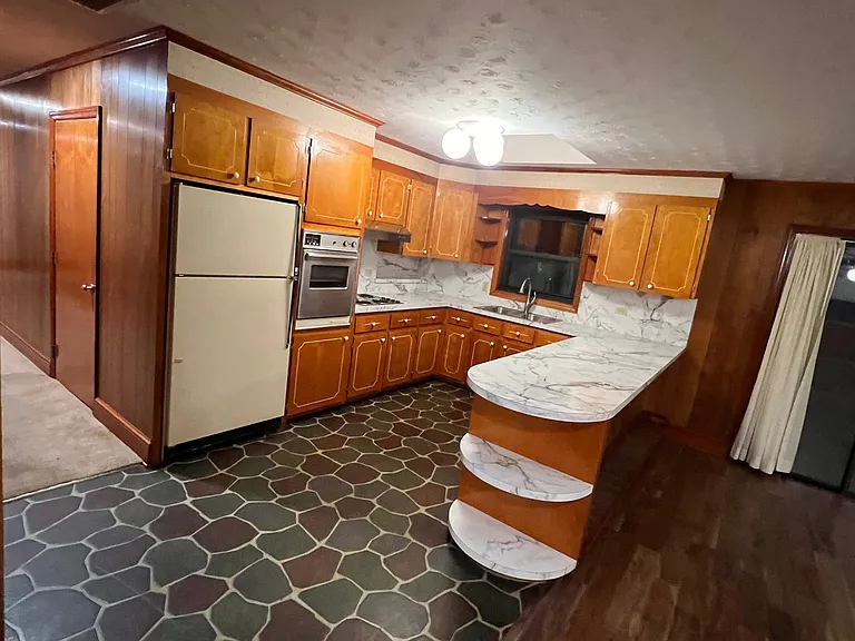 2294 Sparta Rd — Photo 8