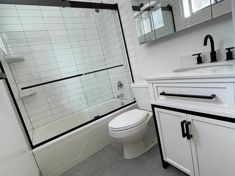 370 W 30th St #2B — Photo 6