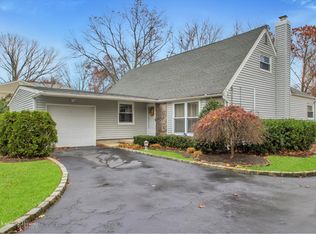 27 Beach Ave, Port Jefferson Station, NY 11776