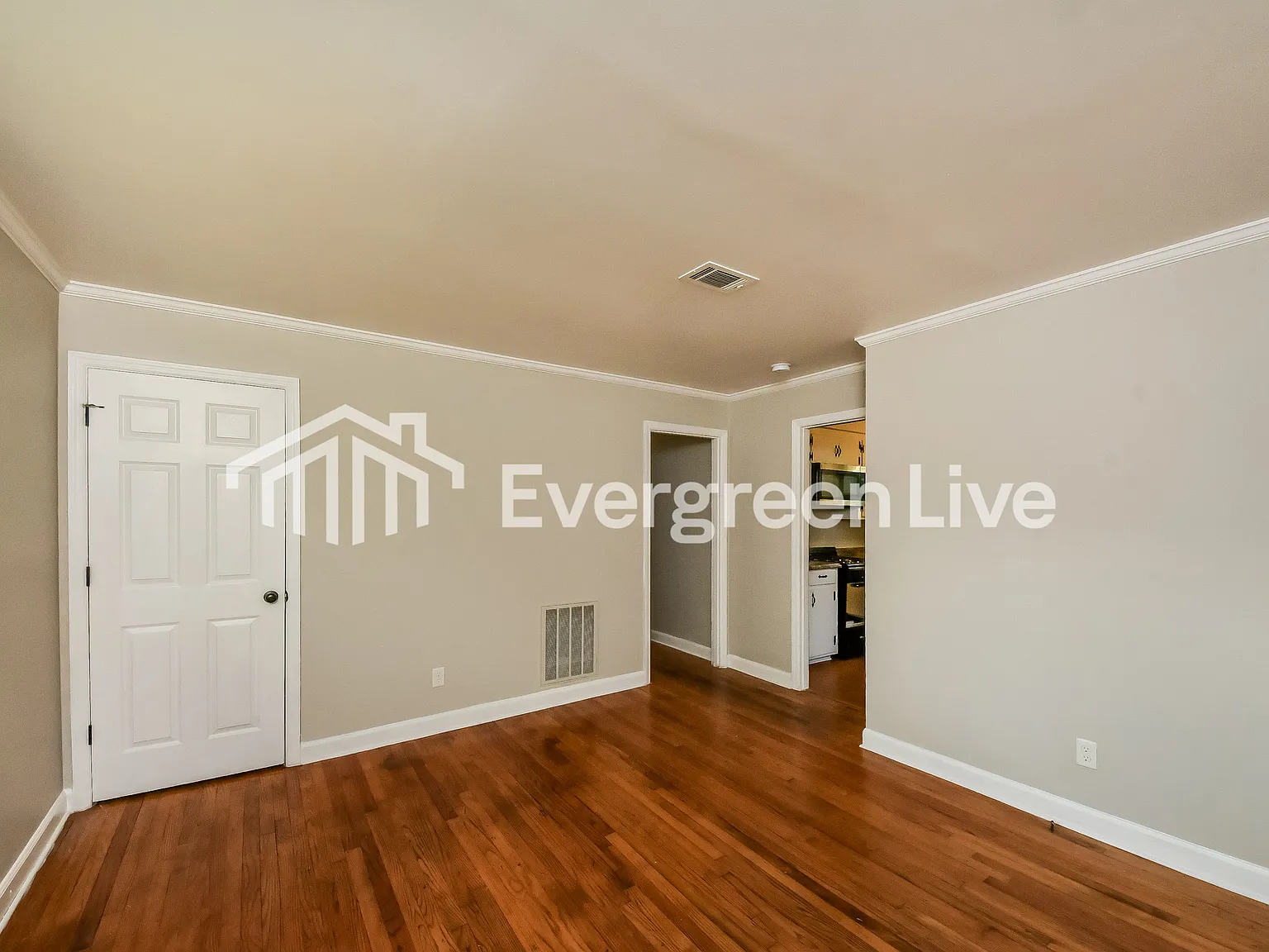 4 bed, 1.5 bath, 1144 sqft, $1,045 — Photo 2