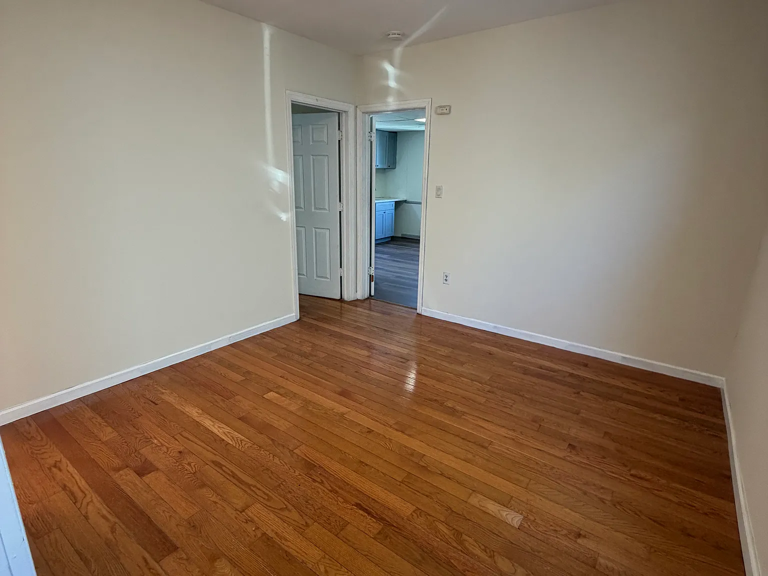 4 bed, $2,500 — Photo 2