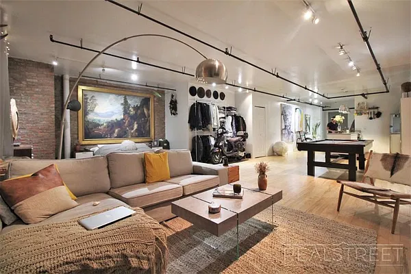 Rented by Real Street Inc | media 8