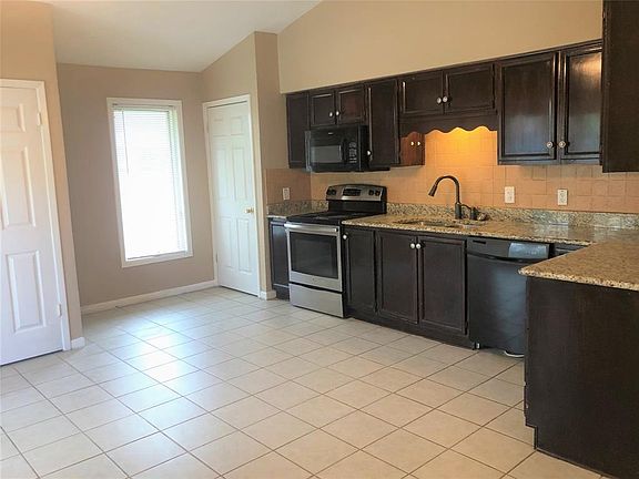 5th image of 1807 Oak Hill Dr