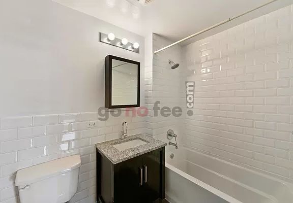5th image of 454 Manhattan Ave APT 7G