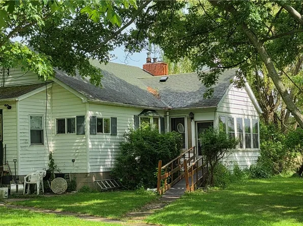 7091 Rapids Rd, Lockport, NY 14094