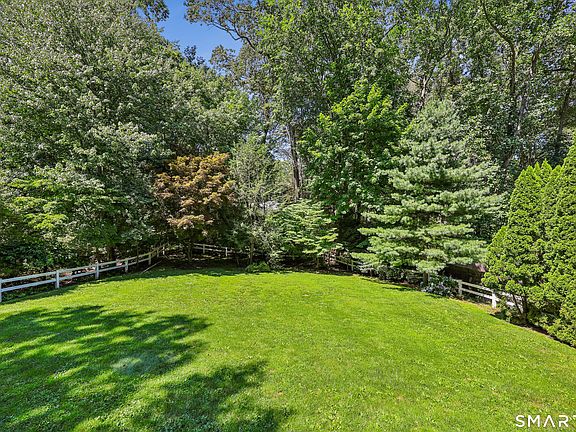 5th image of 134 Ponus Avenue