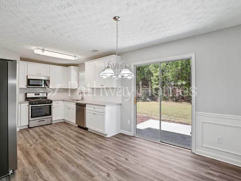 9461 Lakeview Rd — Photo 5