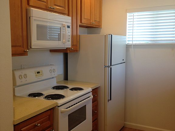 3rd image of 2053 Town And Country Ln APT 3