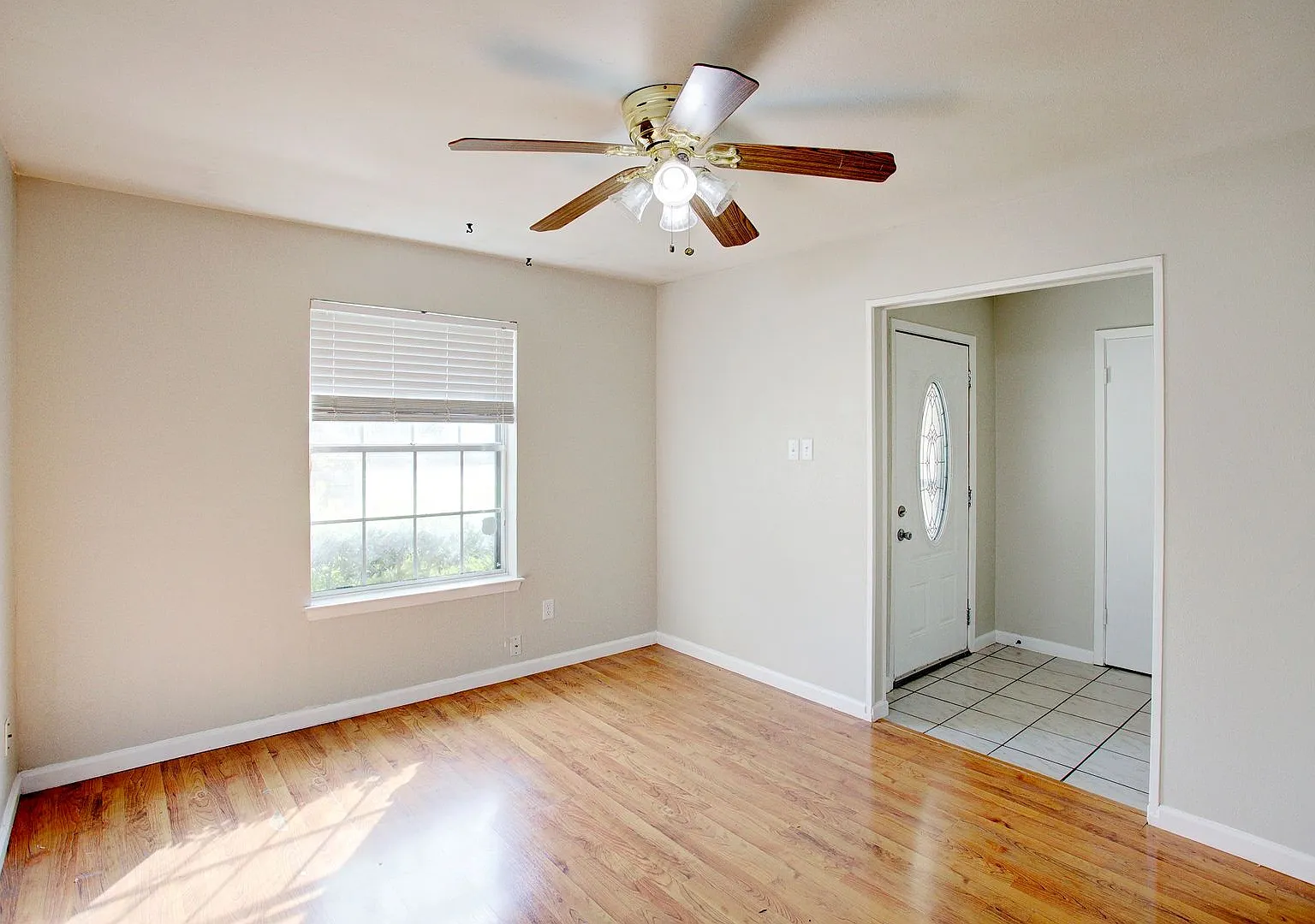 Spacious 3 Bedroom, 2 Bath Home in Fort Worth's Wedgwood Addition — Photo 4