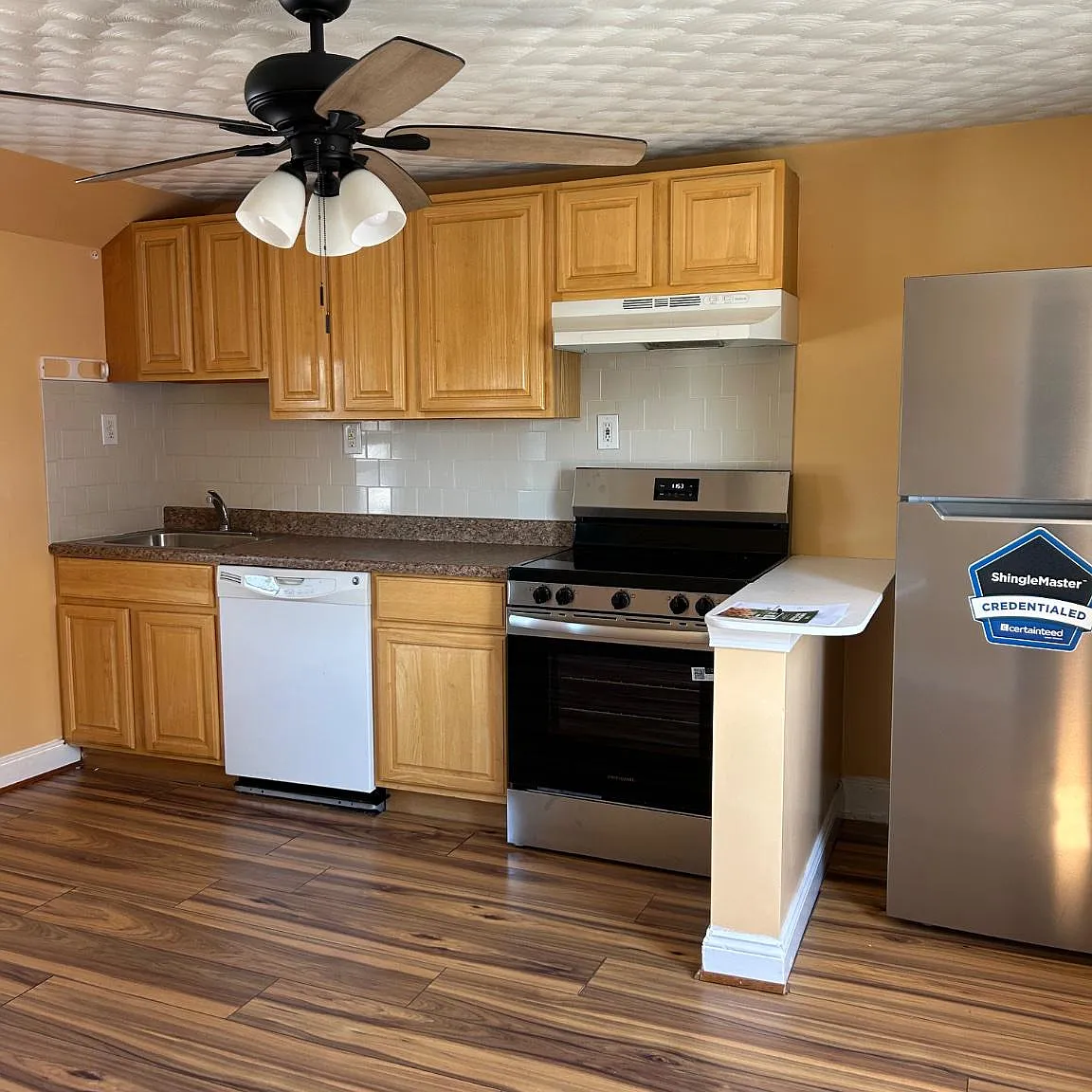 2 bed, 1.0 bath, 1128 sqft, $1,650 — Photo 2