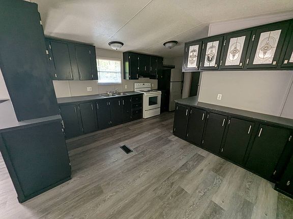 4th image of 220 Jett St