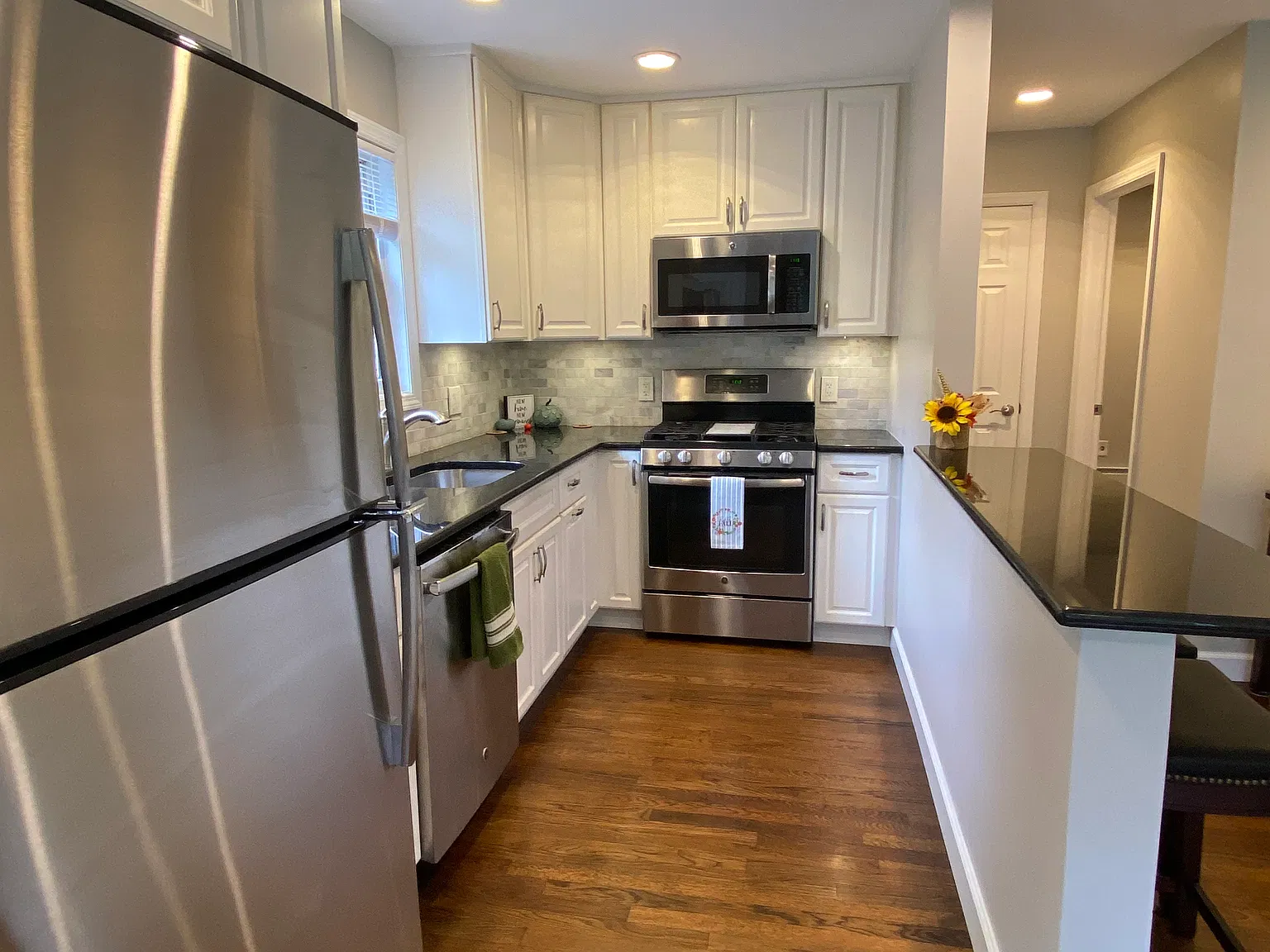 1 bed, 650 sqft, $2,100 — Photo 4