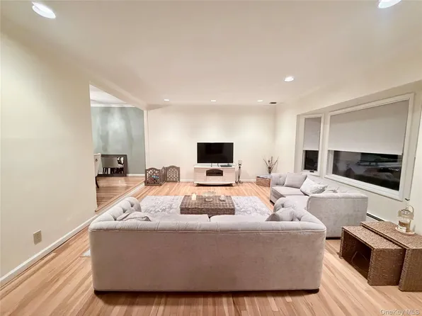 821 Channel Rd, Long Beach, NY 11561
