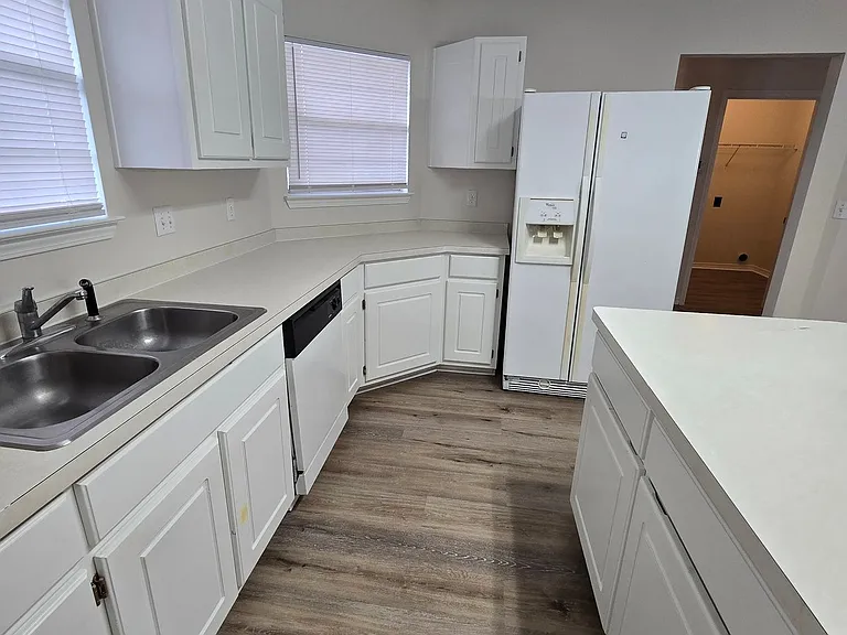 396 Brown Pl — Photo 4