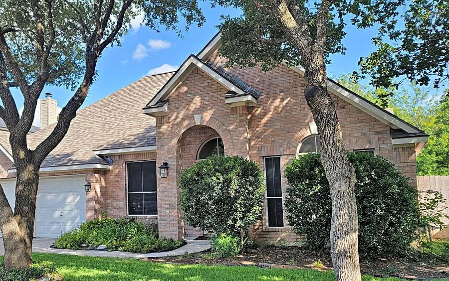 3 bed, 2.5 bath, 2573 sqft, $2,300 — Photo 2