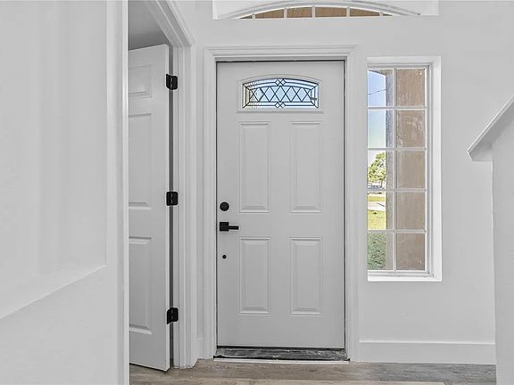 5th image of 527 Albatross Dr