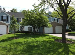 818 E Saratoga Cir, Island Lake, IL 60042