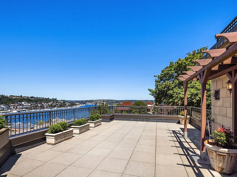745 Bellevue Ave E #305 — Photo 3