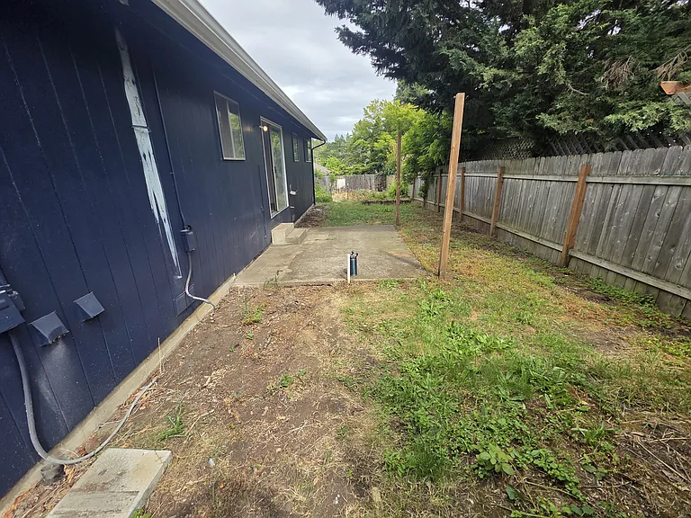 3935 Oak St — Photo 3
