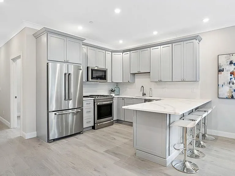 32 Cummins Hwy #6 — Photo 4