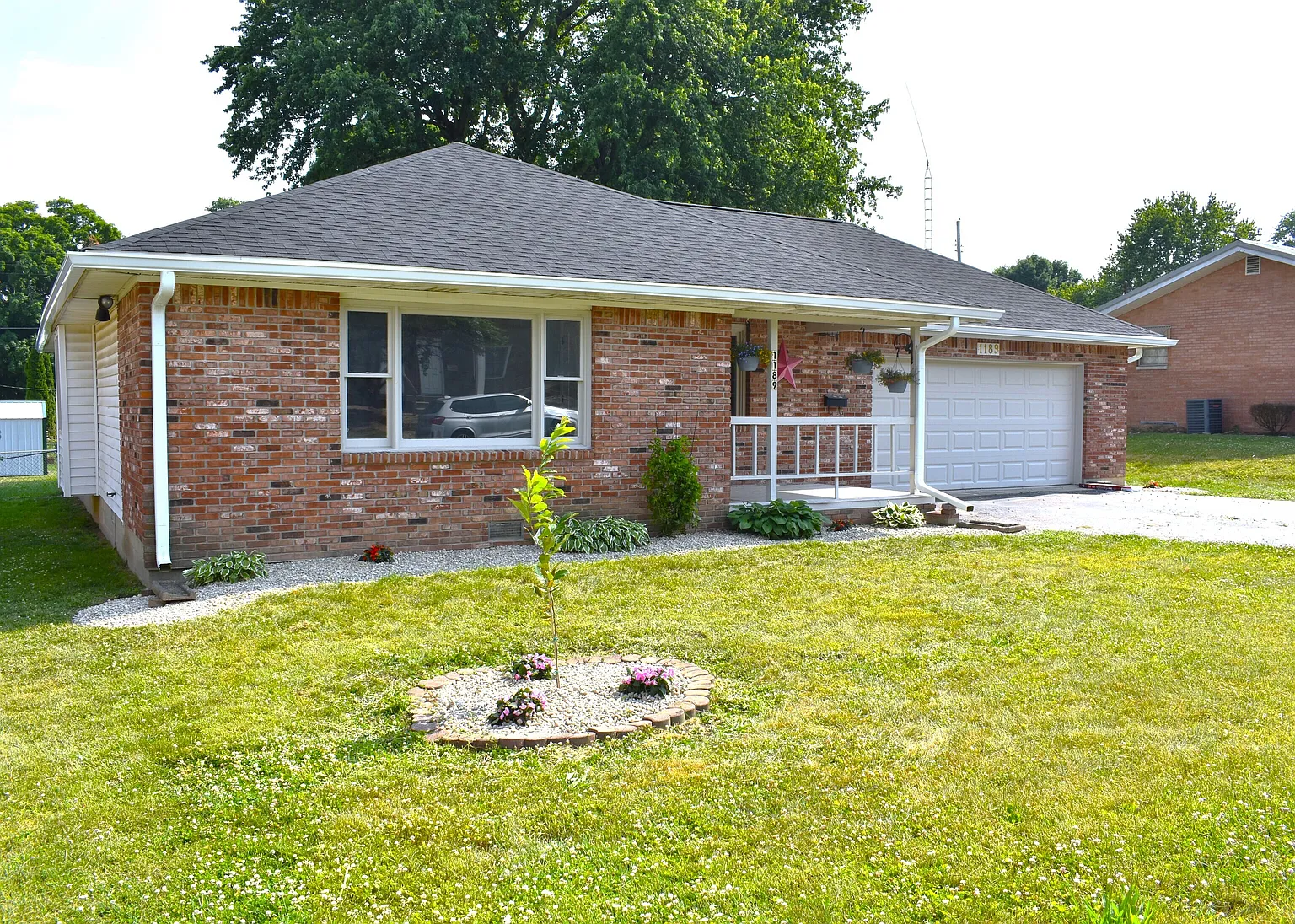 1189 E Harrison St photo 1