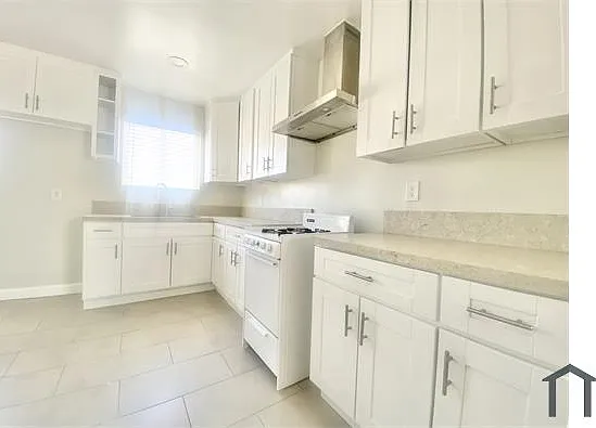 1181 W 38th St #5 — Photo 4