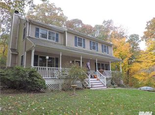6395 N Country Rd, Wading River, NY 11792