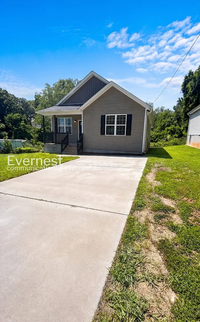 3 bed, 2.0 bath, 1200 sqft, $1,595 — Photo 2