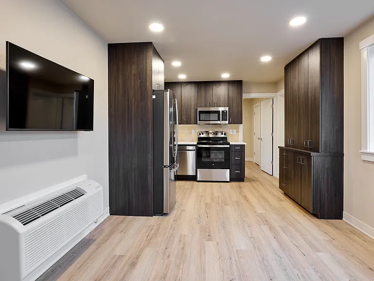 1940 NW Grant Ave #101 — Photo 3