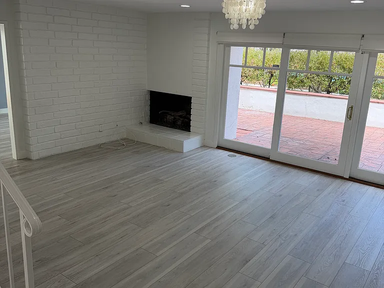 446 Vista Roma — Photo 32
