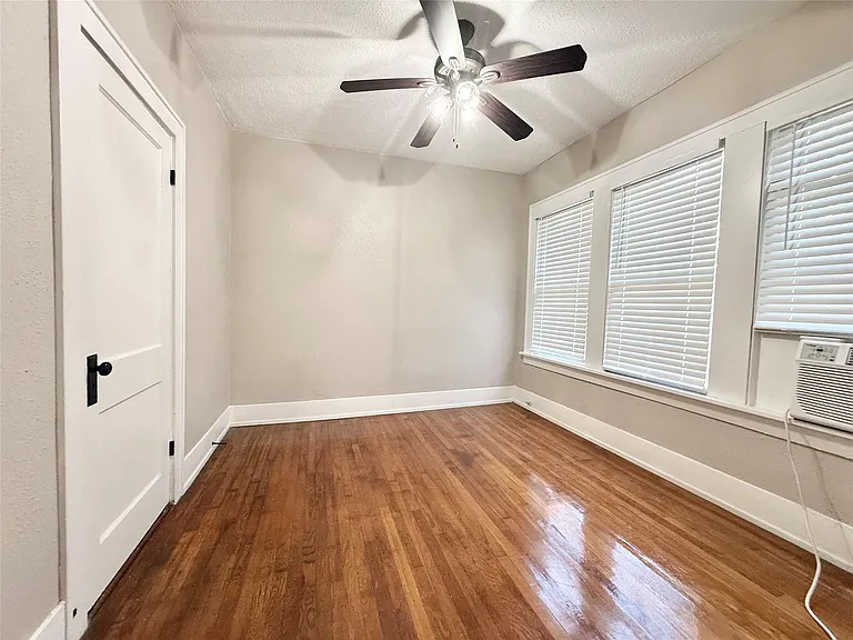 1126 Berthea St #7 — Photo 11