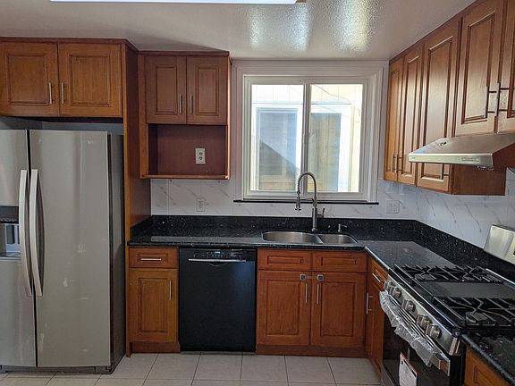 2nd image of 60 Alder St