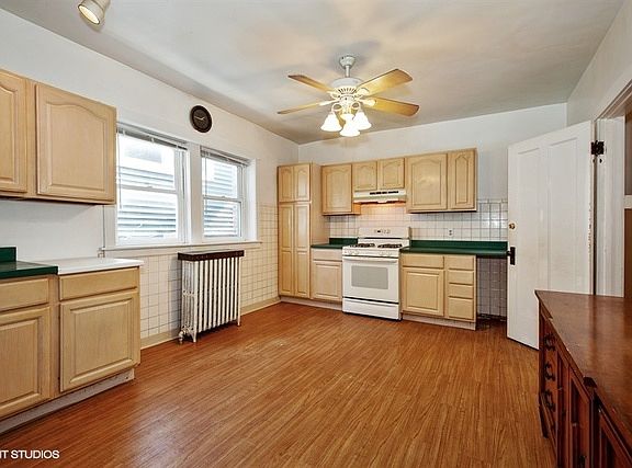 5th image of 2946 N Narragansett Ave