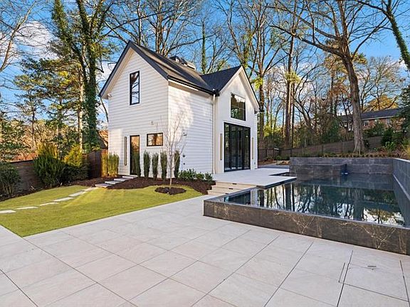 4th image of 843 Yorkshire Rd
