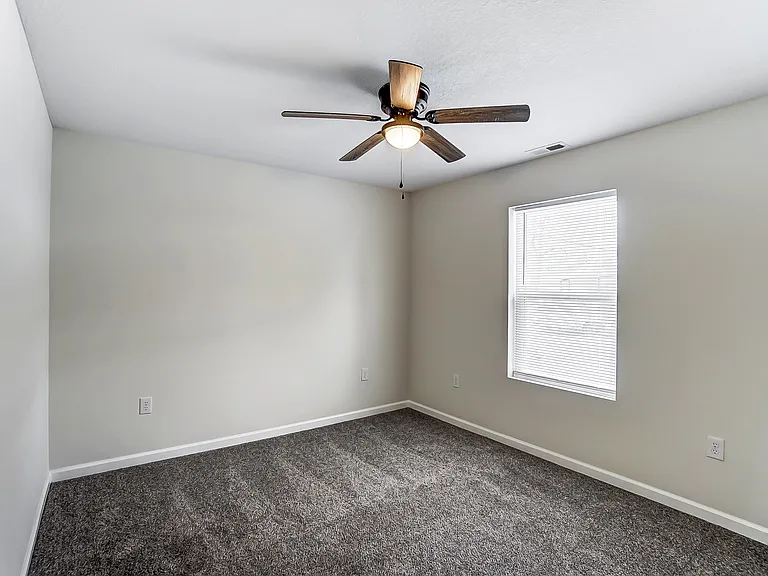 1432 W Elm St — Photo 13