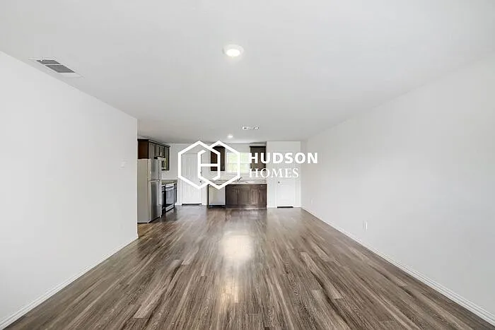 7839 Sandy St — Photo 4