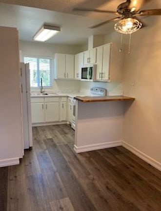 Dining area with bar