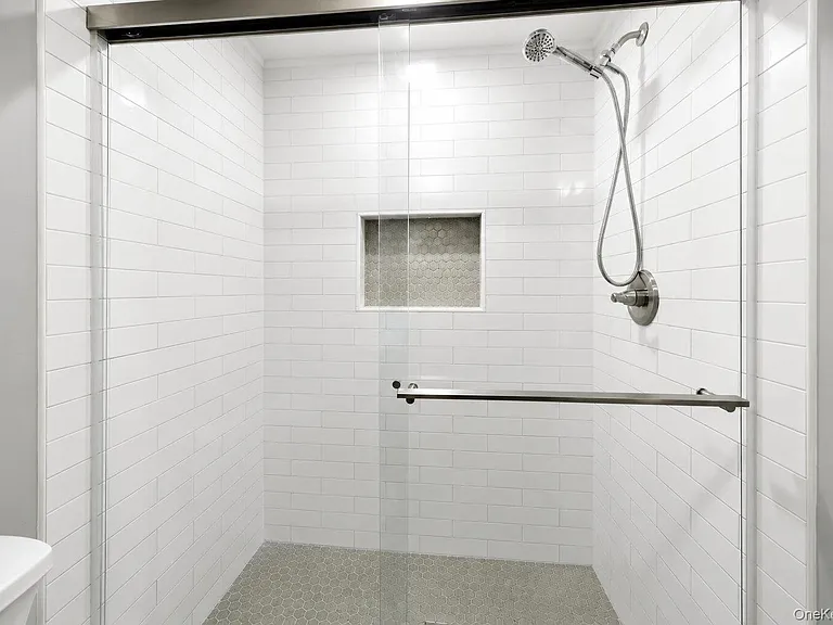 736 Pelhamdale Ave — Photo 11