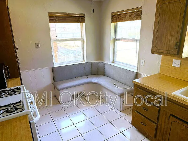 3025 NW 67th St — Photo 7