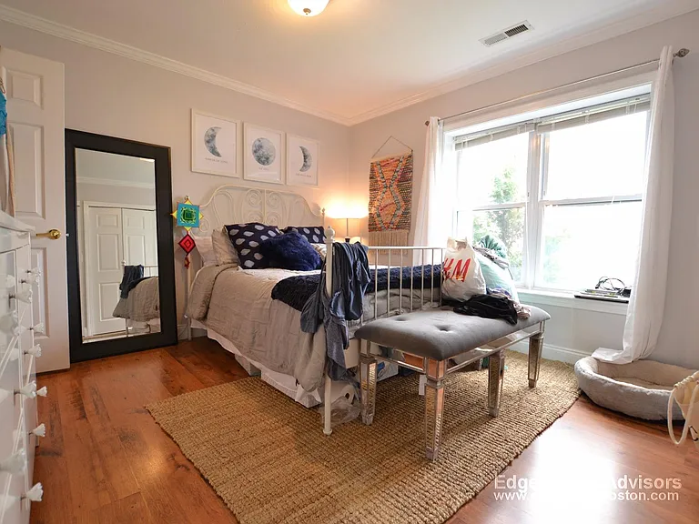 140 Newton St #4 — Photo 9