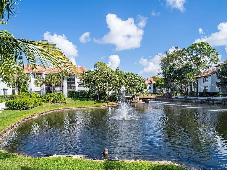 Sherwood on the Park Florida Apartments