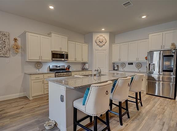 4th image of 7520 Wispy Willow Ln